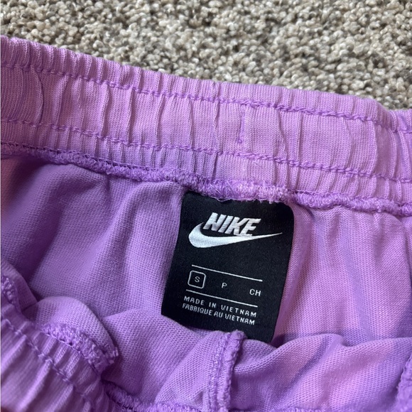 Nike Women's Lavender Athletic Shorts - Picture 5 of 6